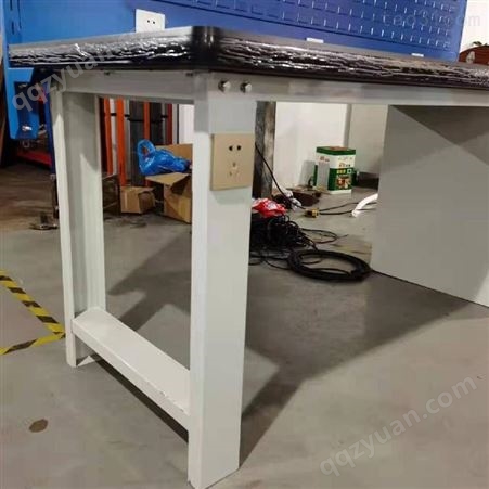 1.5米标准钳工台图片_带灯架机修工作台规格_复合板工作台配工具柜创优生产