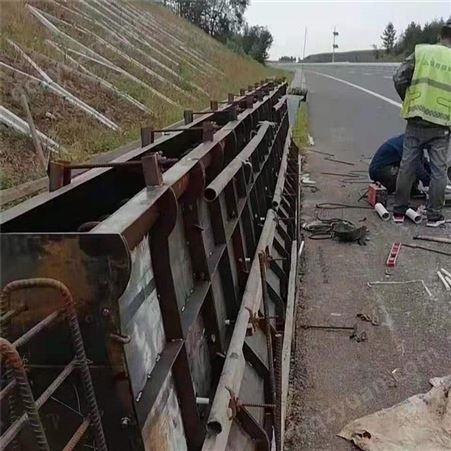 道路隔离墩模具 高速公路防撞墙定制钢模具 售后咨询