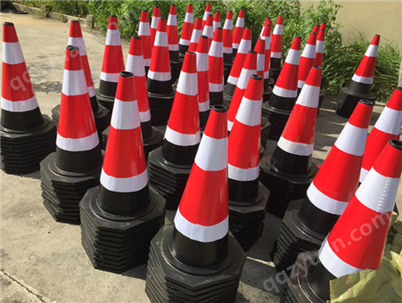 贵州交通路障塑料路锥 禁止停车加重塑料路锥交通路障桩锥形桶