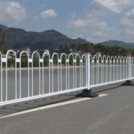 供应广州路中白色京式护栏-佛山交通设施道路围栏生产厂家